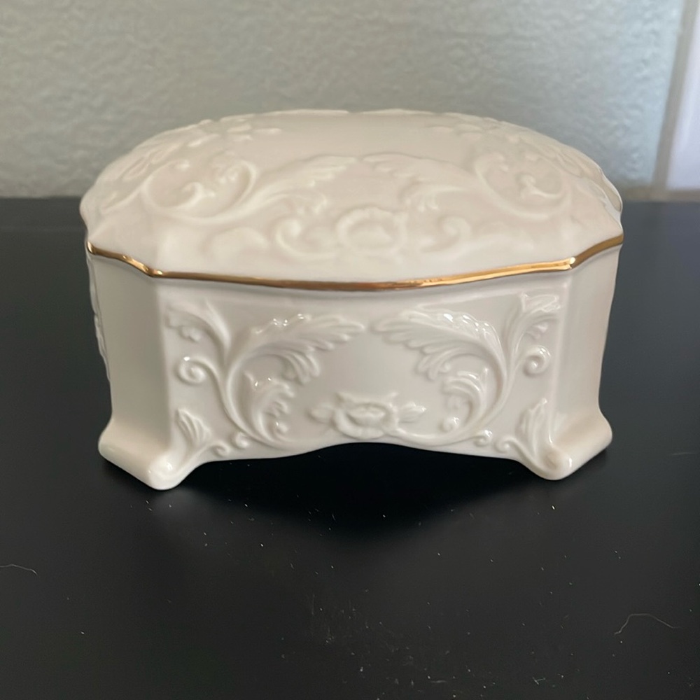 Lenox music box